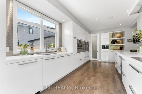 Photo 11 at 250 Sunnyridge Crescent, Emerald Meadows/Trailwest, Kanata