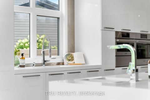 Photo 14 at 250 Sunnyridge Crescent, Emerald Meadows/Trailwest, Kanata