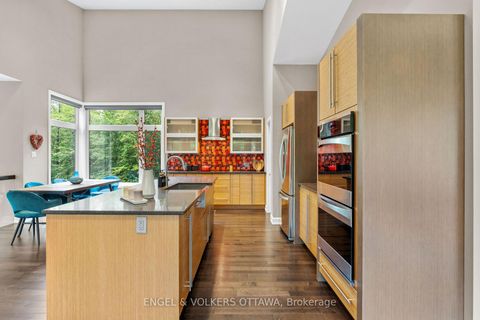 Photo 9 at 108 EDITH MARGARET Place, Huntley Ward (North East), Carp