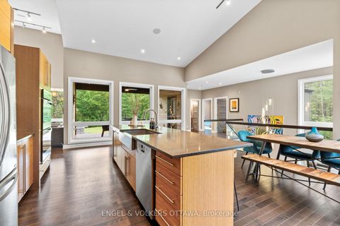 Photo 13 at 108 EDITH MARGARET Place, Huntley Ward (North East), Carp