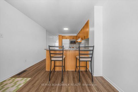 Photo 7 at 364 Crownridge Drive, Emerald Meadows/Trailwest, Kanata