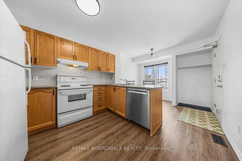 Photo 8 at 364 Crownridge Drive, Emerald Meadows/Trailwest, Kanata