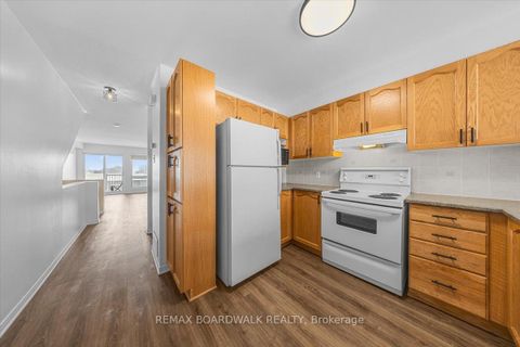 Photo 10 at 364 Crownridge Drive, Emerald Meadows/Trailwest, Kanata