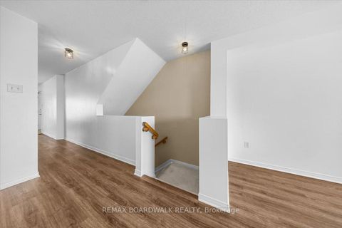 Photo 23 at 364 Crownridge Drive, Emerald Meadows/Trailwest, Kanata