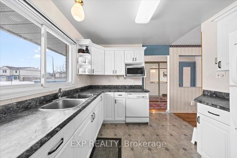 Photo 7 at 915 Lawnsberry Drive, Chatelaine Village, Orleans