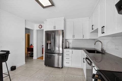 Photo 12 at 2092 Legrand Crescent, Queenswood Heights South, Orleans