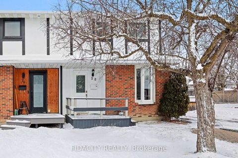 Photo 2 at 28 Glamorgan Drive, Glencairn/Hazeldean, Kanata