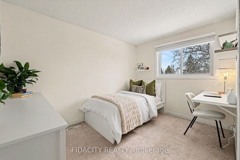 Photo 21 at 28 Glamorgan Drive, Glencairn/Hazeldean, Kanata