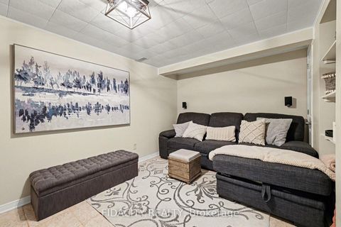 Photo 25 at 28 Glamorgan Drive, Glencairn/Hazeldean, Kanata