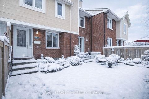 Photo 1 at 102 - 1785 Cabaret Lane, Fallingbrook/Pineridge, Orleans