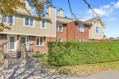 Photo 2 at 102 - 1785 Cabaret Lane, Fallingbrook/Pineridge, Orleans