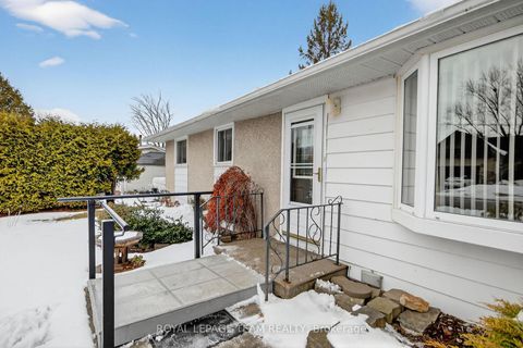 Photo 2 at 15 Savage Drive, Stittsville (Central), Stittsville