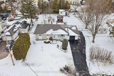Photo 3 at 15 Savage Drive, Stittsville (Central), Stittsville
