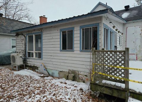 Photo 1 at 47 Victoria Street, Arnprior