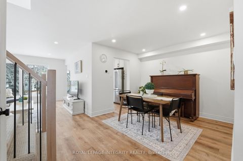 Photo 5 at 727 Hancock Crescent, Fallingbrook/Ridgemount, Orleans