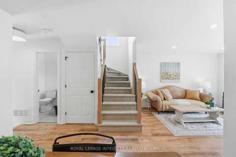 Photo 8 at 727 Hancock Crescent, Fallingbrook/Ridgemount, Orleans