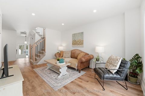 Photo 12 at 727 Hancock Crescent, Fallingbrook/Ridgemount, Orleans