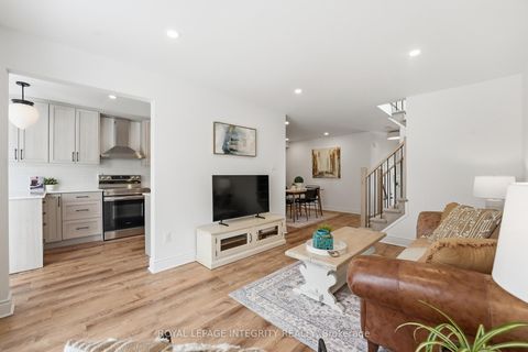 Photo 13 at 727 Hancock Crescent, Fallingbrook/Ridgemount, Orleans