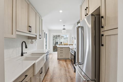 Photo 15 at 727 Hancock Crescent, Fallingbrook/Ridgemount, Orleans