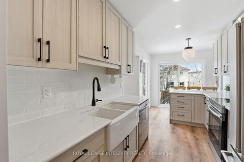 Photo 16 at 727 Hancock Crescent, Fallingbrook/Ridgemount, Orleans