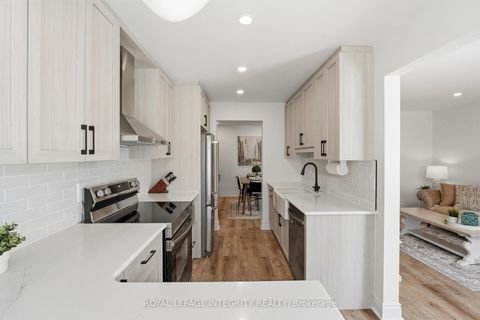 Photo 18 at 727 Hancock Crescent, Fallingbrook/Ridgemount, Orleans