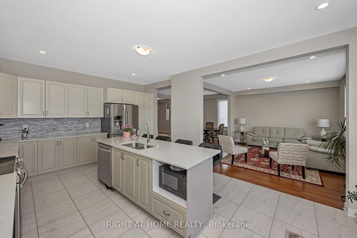 Photo 13 at 50 Boddington Street, Nepean (Half Moon Bay), Ottawa