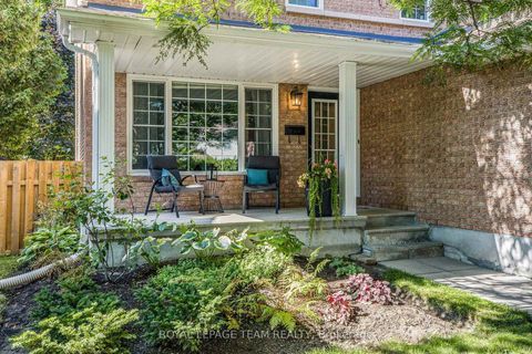 Photo 2 at 36 Fernbrook Place, Emerald Meadows/Trailwest, Kanata