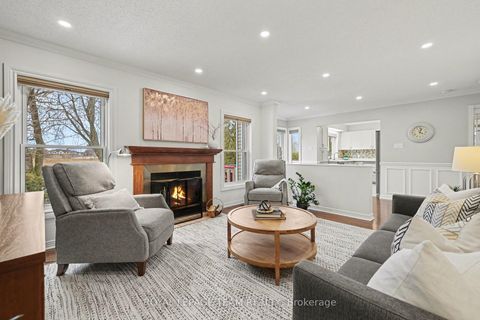 Photo 12 at 36 Fernbrook Place, Emerald Meadows/Trailwest, Kanata