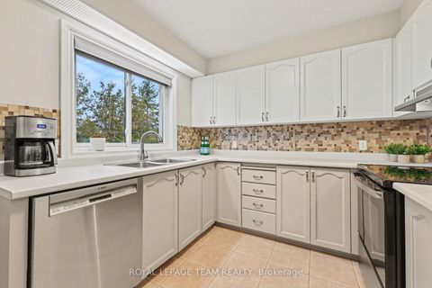 Photo 16 at 36 Fernbrook Place, Emerald Meadows/Trailwest, Kanata