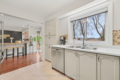 Photo 17 at 36 Fernbrook Place, Emerald Meadows/Trailwest, Kanata