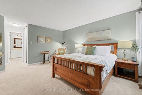 Photo 19 at 36 Fernbrook Place, Emerald Meadows/Trailwest, Kanata