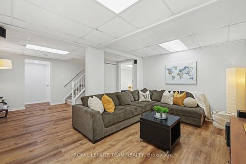 Photo 28 at 36 Fernbrook Place, Emerald Meadows/Trailwest, Kanata