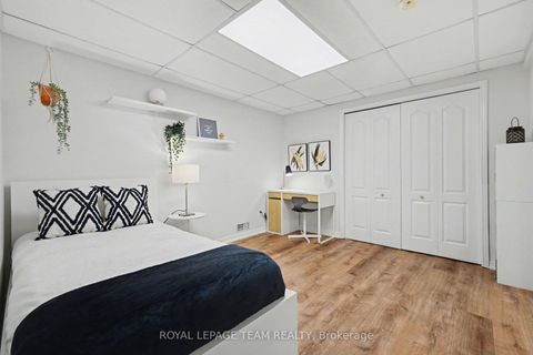 Photo 30 at 36 Fernbrook Place, Emerald Meadows/Trailwest, Kanata