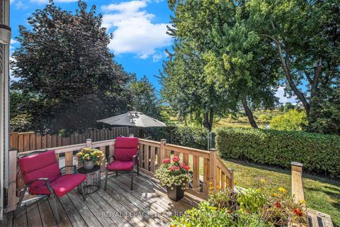 Photo 34 at 36 Fernbrook Place, Emerald Meadows/Trailwest, Kanata