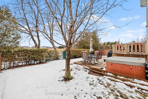 Photo 35 at 36 Fernbrook Place, Emerald Meadows/Trailwest, Kanata