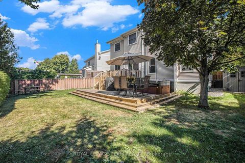 Photo 36 at 36 Fernbrook Place, Emerald Meadows/Trailwest, Kanata