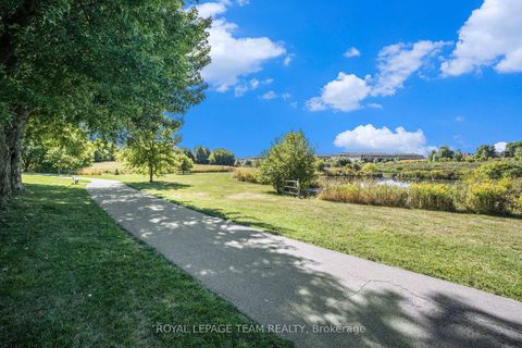 Photo 39 at 36 Fernbrook Place, Emerald Meadows/Trailwest, Kanata