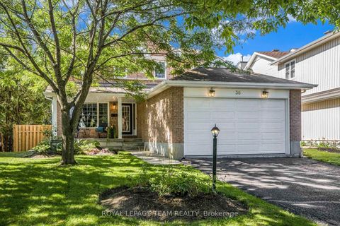Photo 44 at 36 Fernbrook Place, Emerald Meadows/Trailwest, Kanata