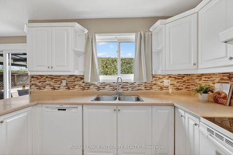 Photo 9 at 6020 Vineyard Drive, Convent Glen, Orleans