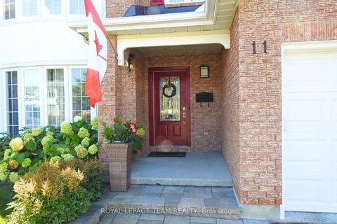 Photo 3 at 11 Speers Crescent, Bridlewood, Kanata
