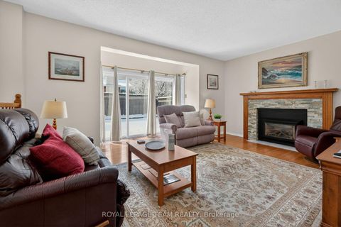 Photo 15 at 11 Speers Crescent, Bridlewood, Kanata