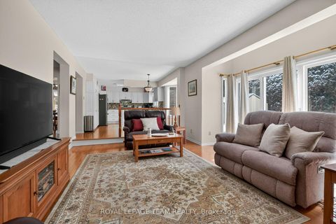 Photo 17 at 11 Speers Crescent, Bridlewood, Kanata