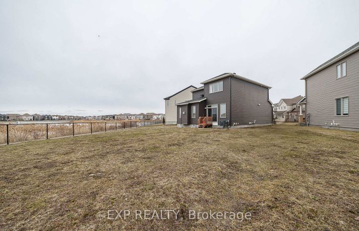 Photo 3 at 527 Alcor Terrace, Nepean (Half Moon Bay), Ottawa