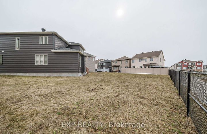 Photo 4 at 527 Alcor Terrace, Nepean (Half Moon Bay), Ottawa