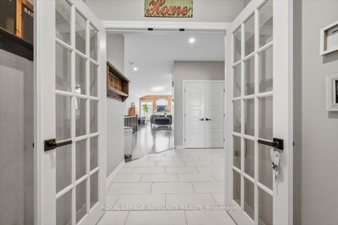 Photo 4 at 819 Tewin Circle, Camelot, Orleans