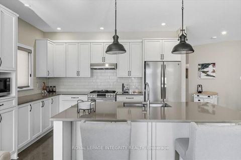 Photo 10 at 819 Tewin Circle, Camelot, Orleans