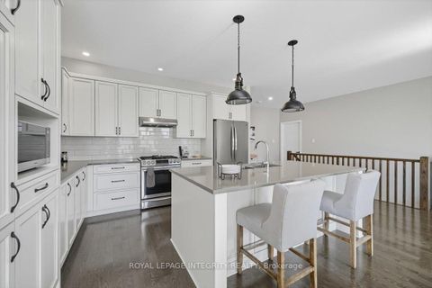 Photo 11 at 819 Tewin Circle, Camelot, Orleans