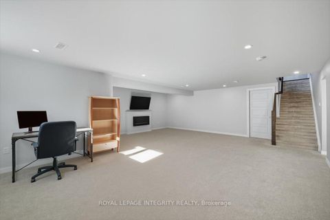 Photo 27 at 819 Tewin Circle, Camelot, Orleans