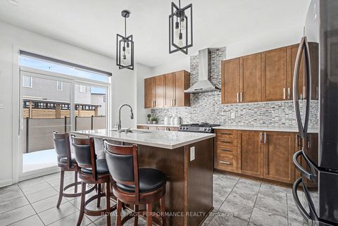 Photo 18 at 372 Aquaview Drive, Avalon East, Orleans