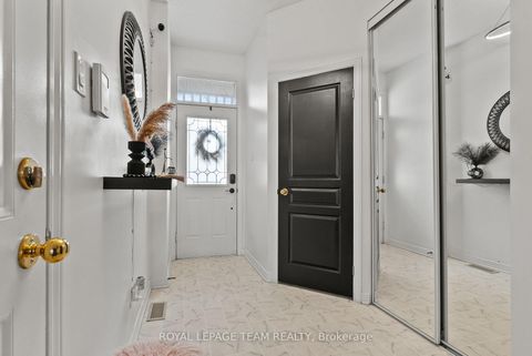 Photo 2 at 5 Milner Downs Crescent, Emerald Meadows/Trailwest, Kanata